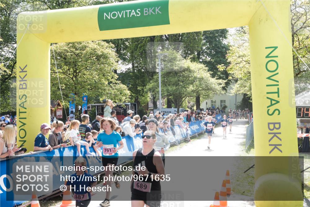09.05.2026 - Störlauf H.Heesch http://msf.ph/oto/9671635 09.05.2026 13:58:16 Ziel 3, 887, 689 meine-sportfotos.de