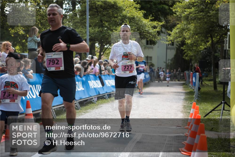 09.05.2026 - Störlauf H.Heesch http://msf.ph/oto/9672716 09.05.2026 13:56:19 Ziel 731, 792, 727 meine-sportfotos.de