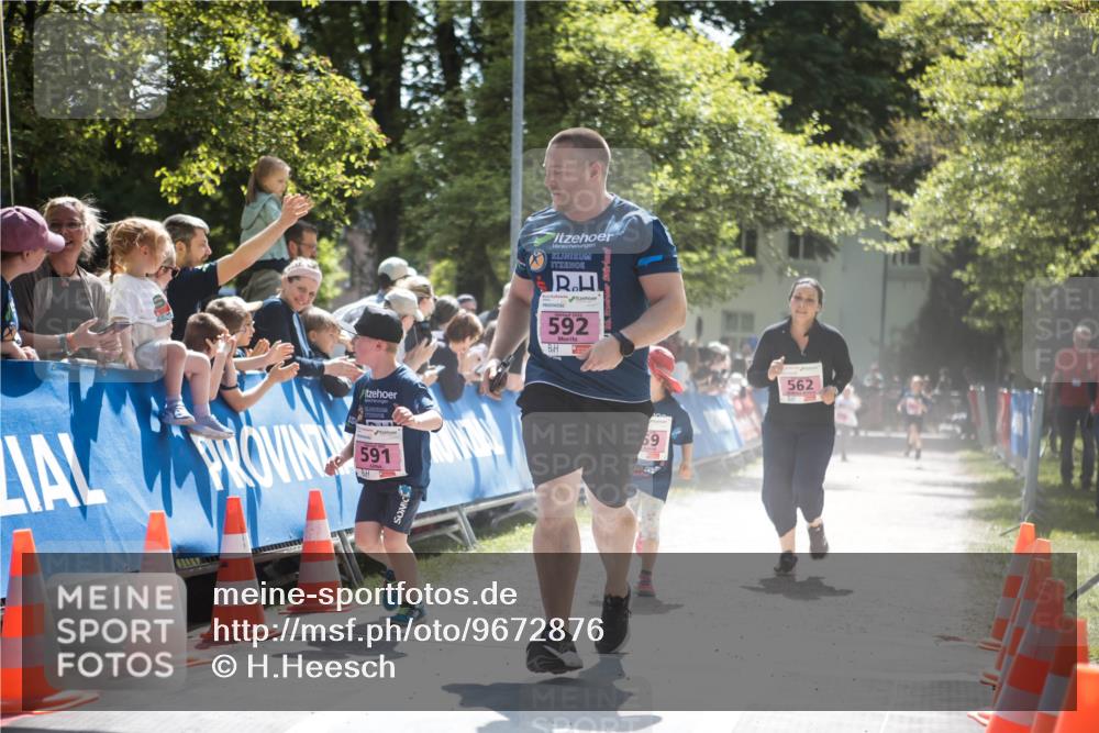 09.05.2026 - Störlauf H.Heesch http://msf.ph/oto/9672876 09.05.2026 13:58:58 Ziel 591, 592, 562 meine-sportfotos.de