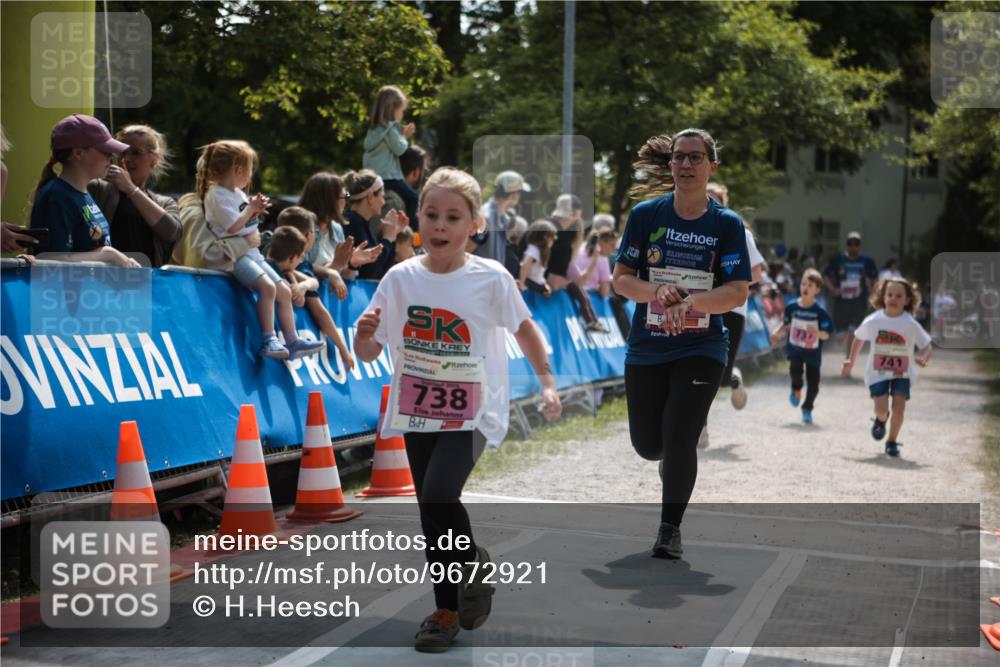 09.05.2026 - Störlauf H.Heesch http://msf.ph/oto/9672921 09.05.2026 13:59:34 Ziel 738, 737, 741 meine-sportfotos.de
