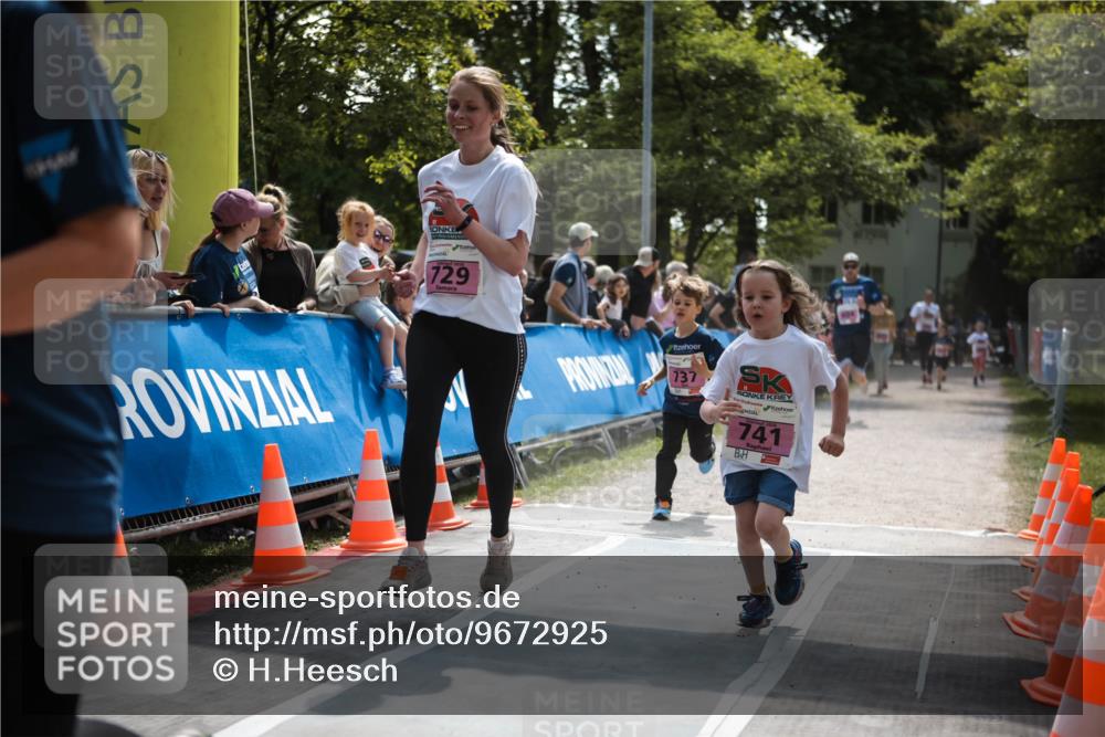 09.05.2026 - Störlauf H.Heesch http://msf.ph/oto/9672925 09.05.2026 13:59:36 Ziel 729, 737, 741 meine-sportfotos.de