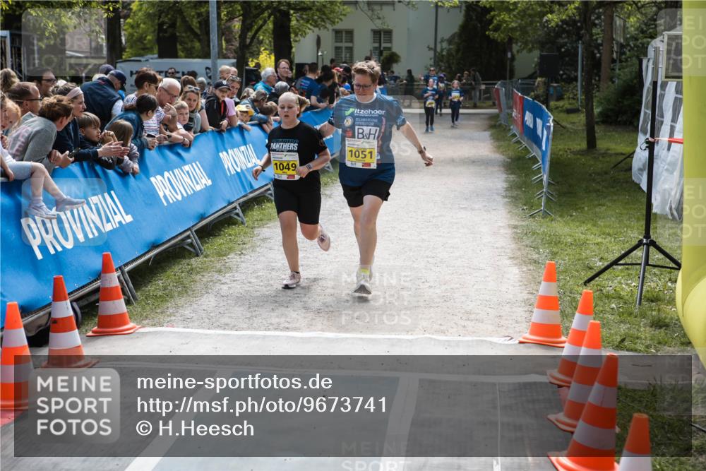 09.05.2026 - Störlauf H.Heesch http://msf.ph/oto/9673741 09.05.2026 14:16:57 Ziel 1049, 1051 meine-sportfotos.de