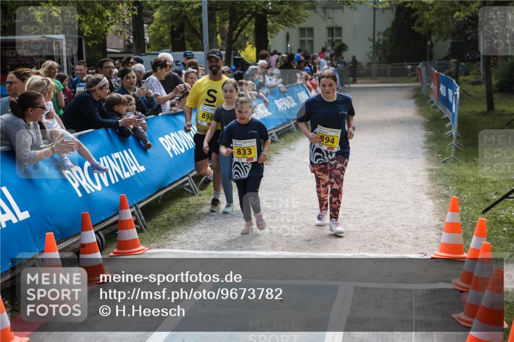 09.05.2026 - Störlauf H.Heesch http://msf.ph/oto/9673782 09.05.2026 14:17:43 Ziel 898, 833, 894 meine-sportfotos.de