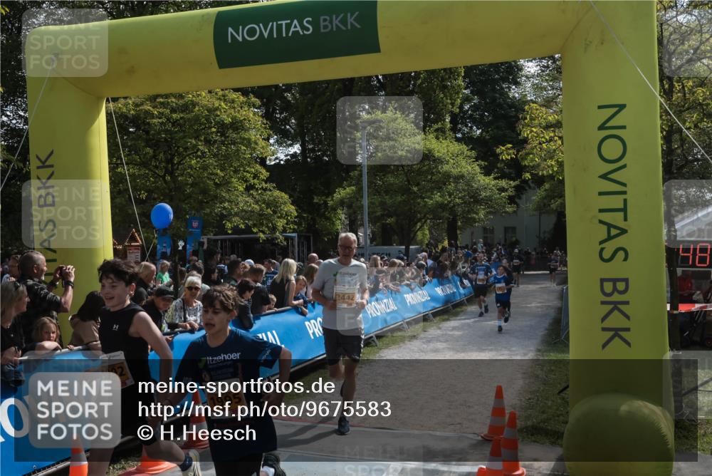09.05.2026 - Störlauf H.Heesch http://msf.ph/oto/9675583 09.05.2026 15:28:48 Ziel 1992, 1995, 2442, 98 meine-sportfotos.de