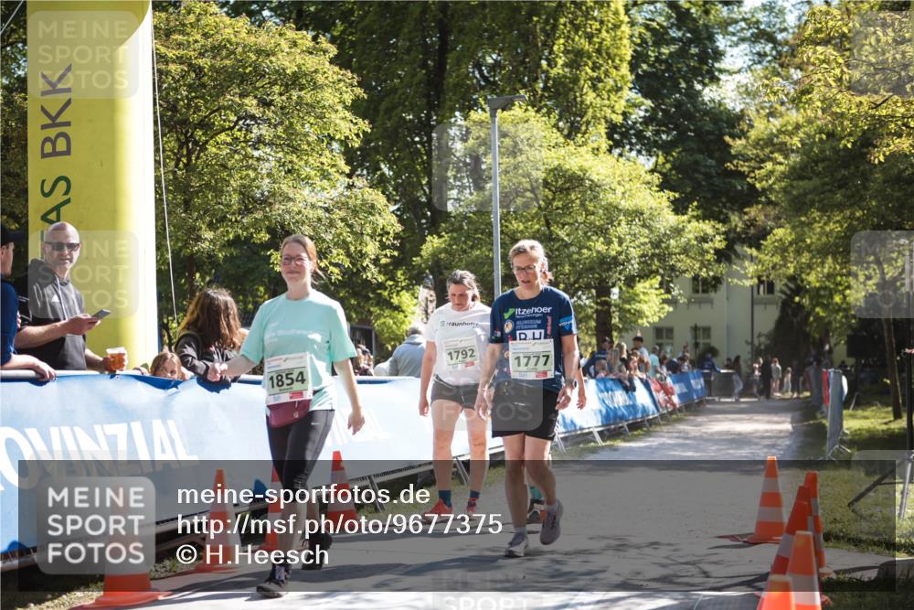 09.05.2026 - Störlauf H.Heesch http://msf.ph/oto/9677375 09.05.2026 16:05:16 Ziel 1854, 1792, 1777 meine-sportfotos.de
