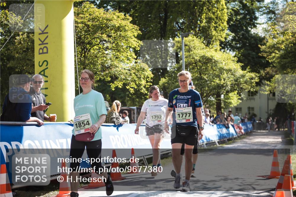 09.05.2026 - Störlauf H.Heesch http://msf.ph/oto/9677380 09.05.2026 16:05:16 Ziel 1854, 1792, 1777 meine-sportfotos.de