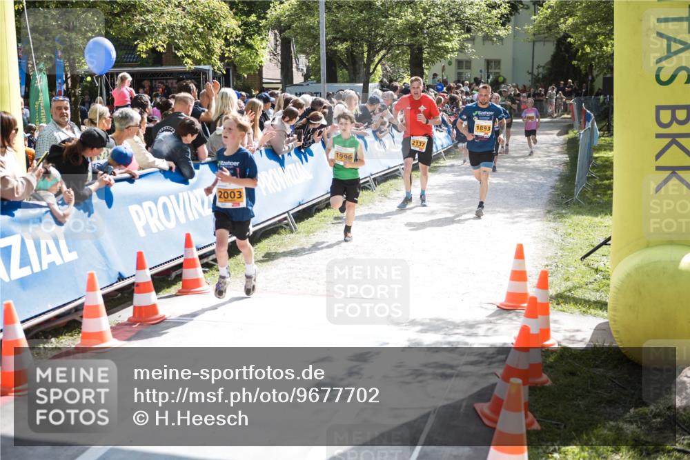09.05.2026 - Störlauf H.Heesch http://msf.ph/oto/9677702 09.05.2026 15:24:02 Ziel 2003, 1996, 2137, 1893 meine-sportfotos.de