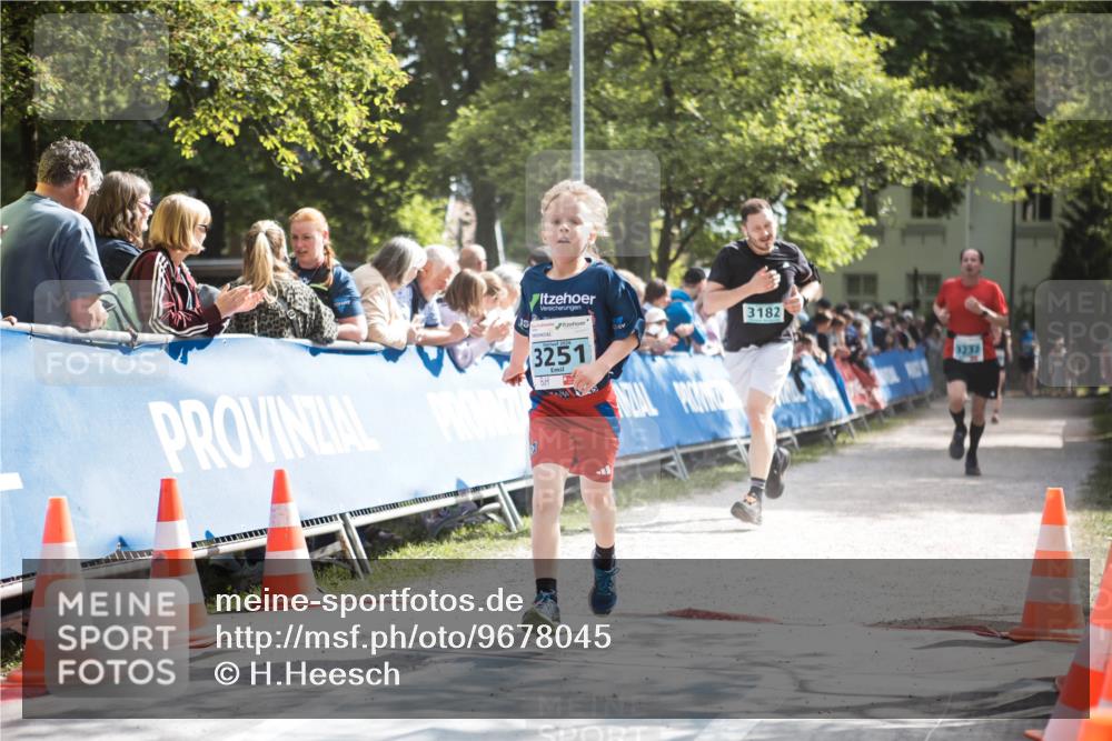09.05.2026 - Störlauf H.Heesch http://msf.ph/oto/9678045 09.05.2026 16:24:26 Ziel 3251, 3182, 3232 meine-sportfotos.de