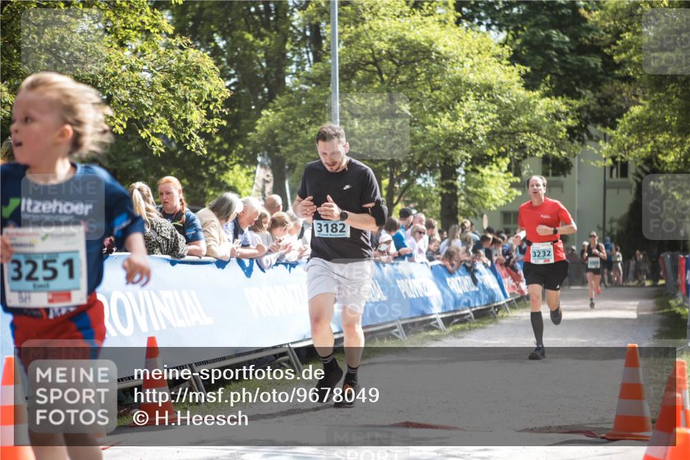 09.05.2026 - Störlauf H.Heesch http://msf.ph/oto/9678049 09.05.2026 16:24:27 Ziel 3251, 3182, 3232 meine-sportfotos.de