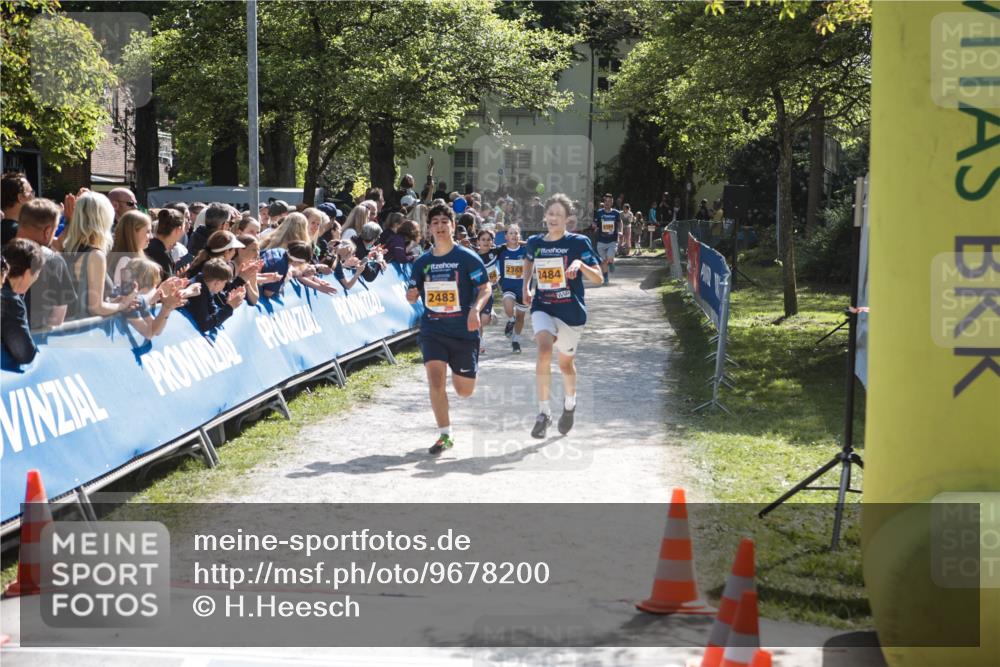 09.05.2026 - Störlauf H.Heesch http://msf.ph/oto/9678200 09.05.2026 15:27:43 Ziel 2483, 2365, 2484 meine-sportfotos.de