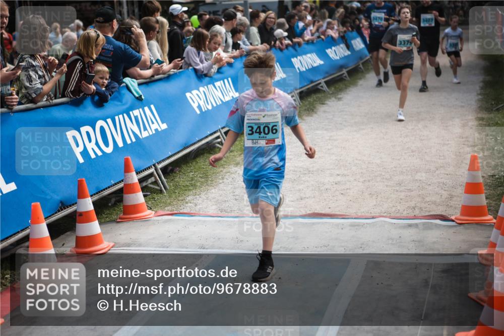 09.05.2026 - Störlauf H.Heesch http://msf.ph/oto/9678883 09.05.2026 16:30:34 Ziel 3406, 3379, 3407 meine-sportfotos.de