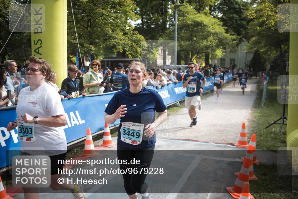 09.05.2026 - Störlauf H.Heesch http://msf.ph/oto/9679228 09.05.2026 16:33:56 Ziel 3303, 3449, 3118 meine-sportfotos.de