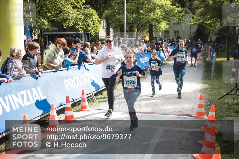 09.05.2026 - Störlauf H.Heesch http://msf.ph/oto/9679377 09.05.2026 16:36:30 Ziel 3302, 3288, 3270 meine-sportfotos.de
