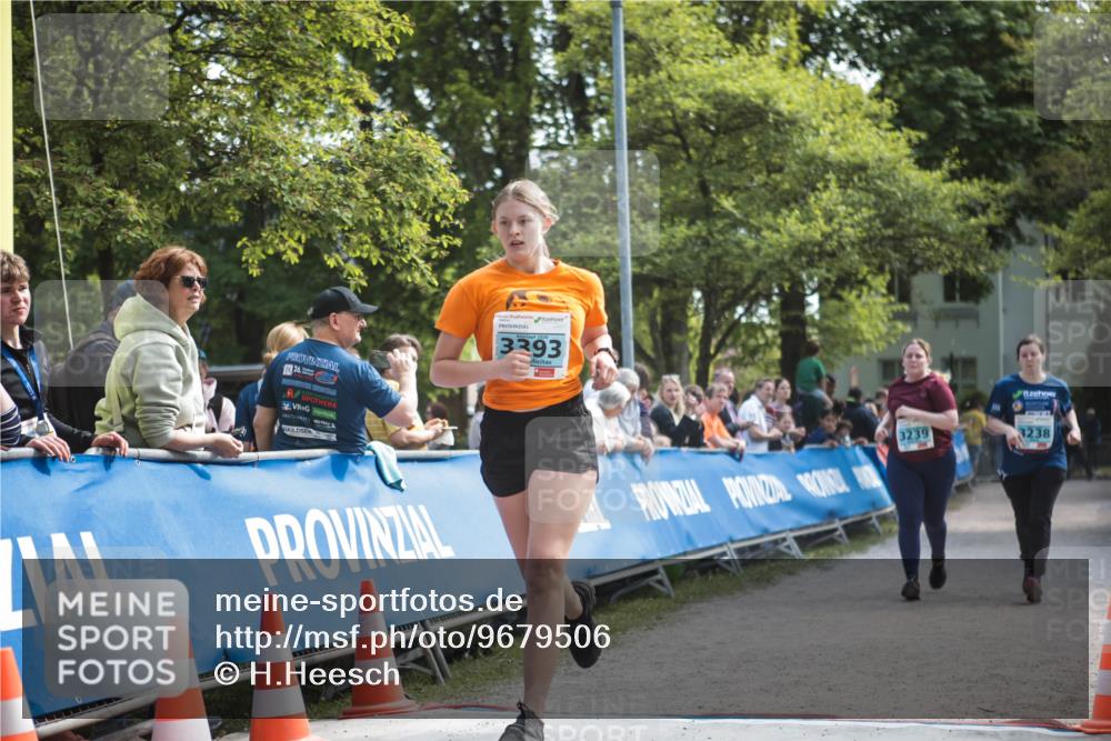 09.05.2026 - Störlauf H.Heesch http://msf.ph/oto/9679506 09.05.2026 16:39:16 Ziel 3393, 3239, 3238 meine-sportfotos.de