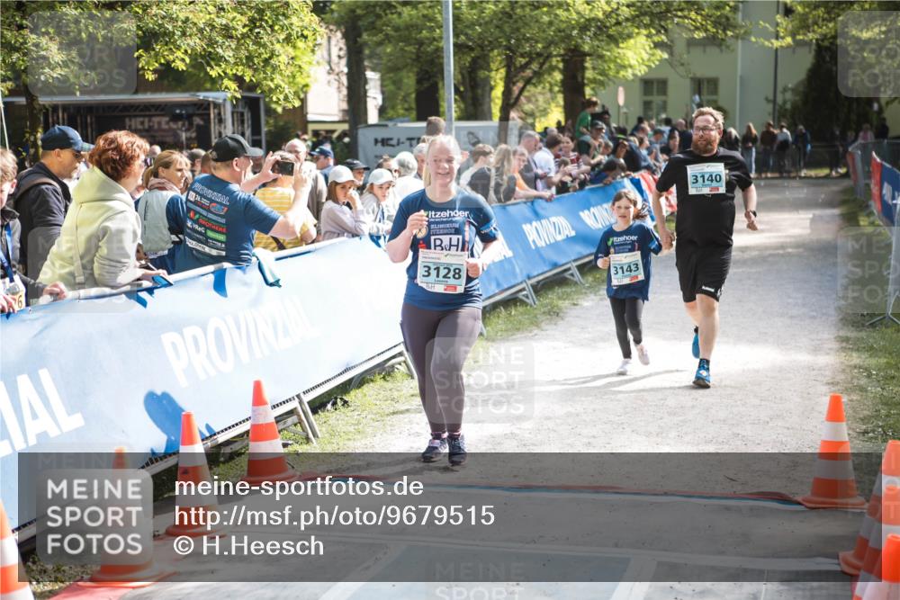 09.05.2026 - Störlauf H.Heesch http://msf.ph/oto/9679515 09.05.2026 16:39:49 Ziel 3128, 3143, 3140 meine-sportfotos.de
