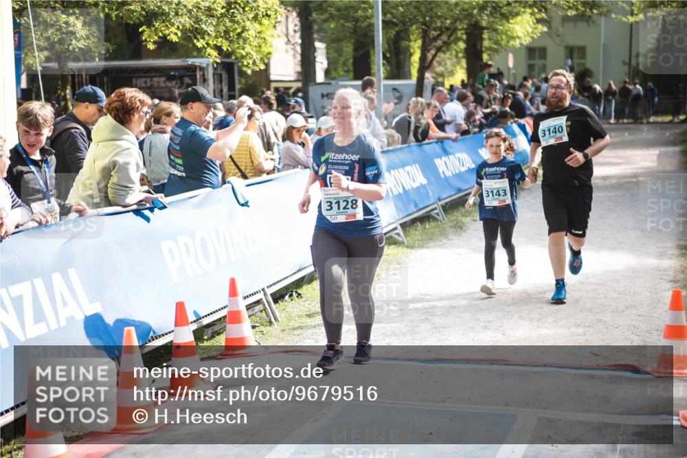 09.05.2026 - Störlauf H.Heesch http://msf.ph/oto/9679516 09.05.2026 16:39:50 Ziel 3128, 3143, 3140 meine-sportfotos.de
