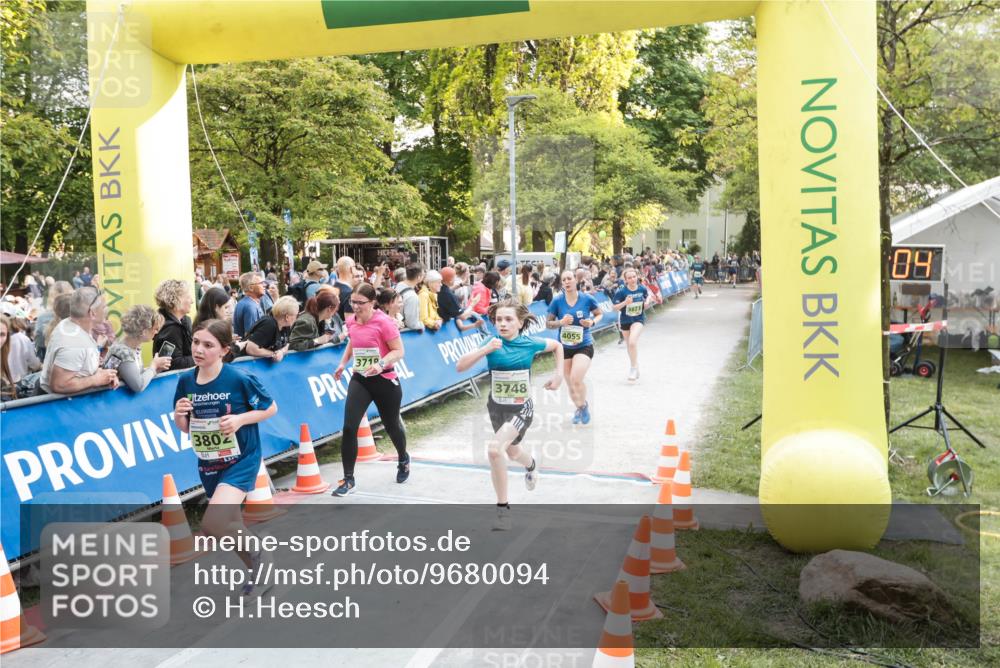 09.05.2026 - Störlauf H.Heesch http://msf.ph/oto/9680094 09.05.2026 17:30:10 Ziel 3802, 3719, 3748 meine-sportfotos.de