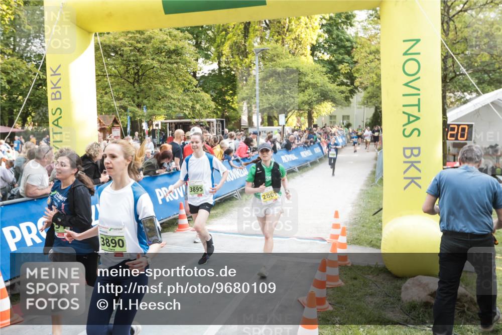 09.05.2026 - Störlauf H.Heesch http://msf.ph/oto/9680109 09.05.2026 17:30:26 Ziel 3890, 3895, 20 meine-sportfotos.de