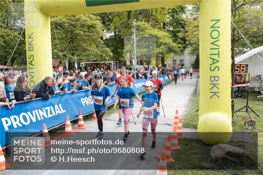09.05.2026 - Störlauf H.Heesch http://msf.ph/oto/9680808 09.05.2026 18:14:55 Ziel 4240, 4242, 4243 meine-sportfotos.de