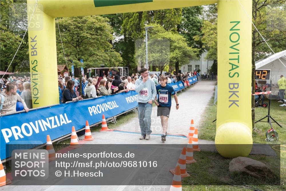 09.05.2026 - Störlauf H.Heesch http://msf.ph/oto/9681016 09.05.2026 18:23:39 Ziel 4234, 4231, 82 meine-sportfotos.de