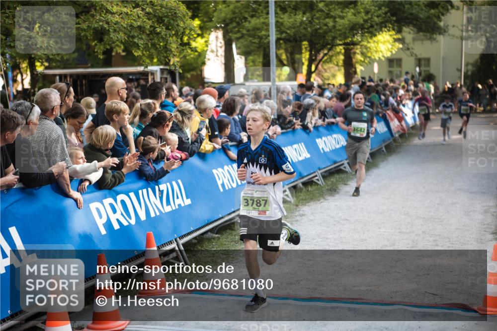 09.05.2026 - Störlauf H.Heesch http://msf.ph/oto/9681080 09.05.2026 17:23:30 Ziel 3787, 3642, 2 meine-sportfotos.de