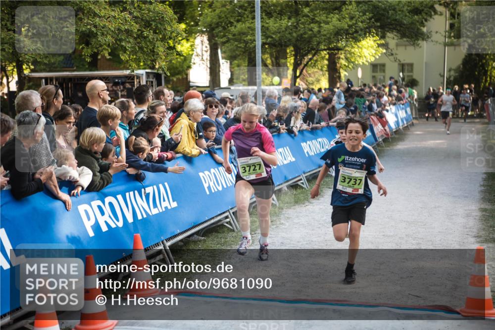 09.05.2026 - Störlauf H.Heesch http://msf.ph/oto/9681090 09.05.2026 17:23:34 Ziel 3727, 3737 meine-sportfotos.de