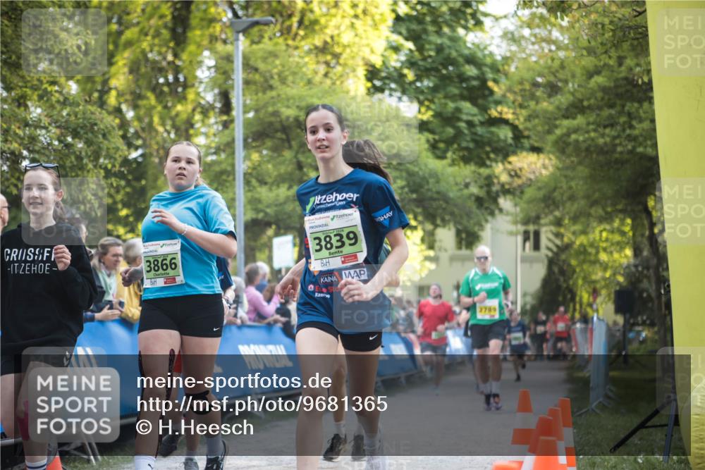 09.05.2026 - Störlauf H.Heesch http://msf.ph/oto/9681365 09.05.2026 17:27:29 Ziel 3866, 2026, 3839, 2789 meine-sportfotos.de