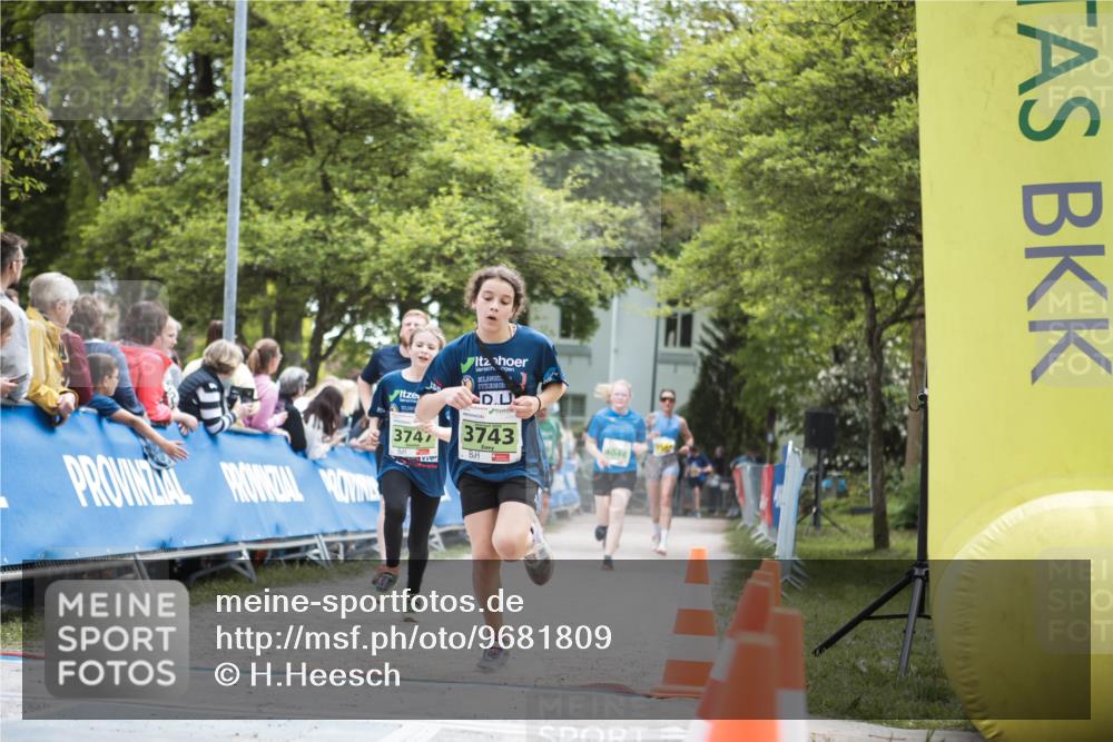 09.05.2026 - Störlauf H.Heesch http://msf.ph/oto/9681809 09.05.2026 17:33:36 Ziel 3747, 3743, 4046 meine-sportfotos.de