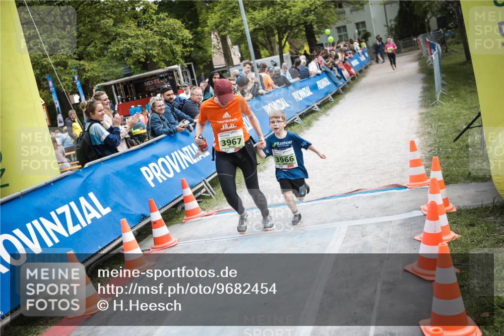 09.05.2026 - Störlauf H.Heesch http://msf.ph/oto/9682454 09.05.2026 17:49:15 Ziel 3967, 3966 meine-sportfotos.de