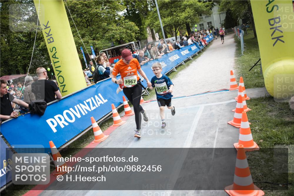 09.05.2026 - Störlauf H.Heesch http://msf.ph/oto/9682456 09.05.2026 17:49:16 Ziel 3967, 3966 meine-sportfotos.de