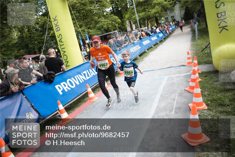09.05.2026 - Störlauf H.Heesch http://msf.ph/oto/9682457 09.05.2026 17:49:16 Ziel 3967, 3966 meine-sportfotos.de