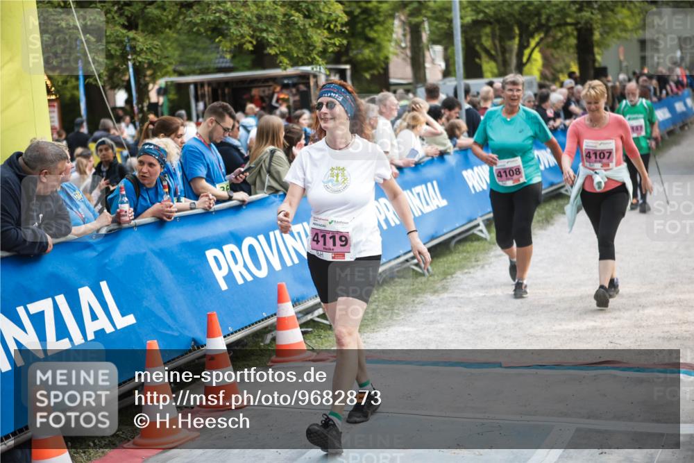 09.05.2026 - Störlauf H.Heesch http://msf.ph/oto/9682873 09.05.2026 18:15:09 Ziel 4119, 4108, 4107 meine-sportfotos.de