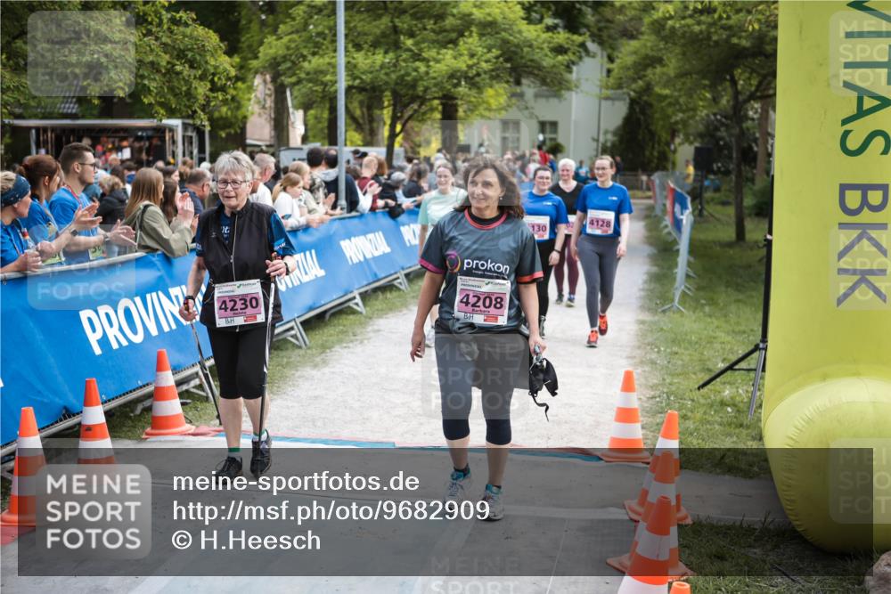 09.05.2026 - Störlauf H.Heesch http://msf.ph/oto/9682909 09.05.2026 18:16:08 Ziel 4230, 4208, 4128, 130 meine-sportfotos.de