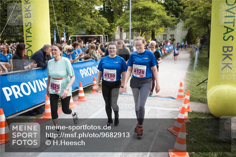 09.05.2026 - Störlauf H.Heesch http://msf.ph/oto/9682913 09.05.2026 18:16:12 Ziel 4225, 4130, 4128 meine-sportfotos.de