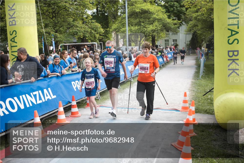 09.05.2026 - Störlauf H.Heesch http://msf.ph/oto/9682948 09.05.2026 18:16:54 Ziel 4246, 4247, 4084 meine-sportfotos.de