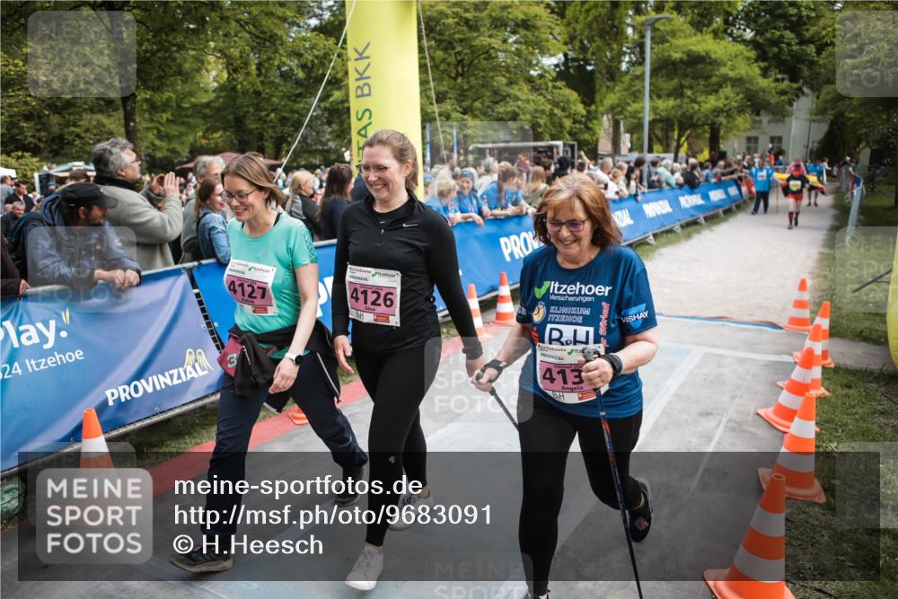 09.05.2026 - Störlauf H.Heesch http://msf.ph/oto/9683091 09.05.2026 18:21:45 Ziel 24, 4127, 2026, 4126, 413 meine-sportfotos.de