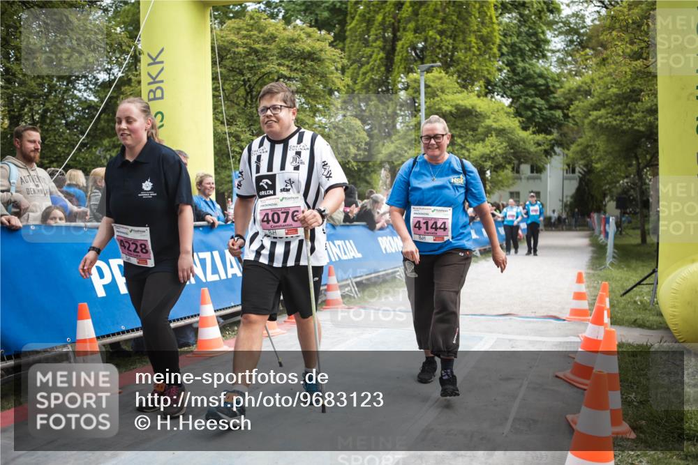 09.05.2026 - Störlauf H.Heesch http://msf.ph/oto/9683123 09.05.2026 18:22:27 Ziel 4228, 4076, 4144 meine-sportfotos.de