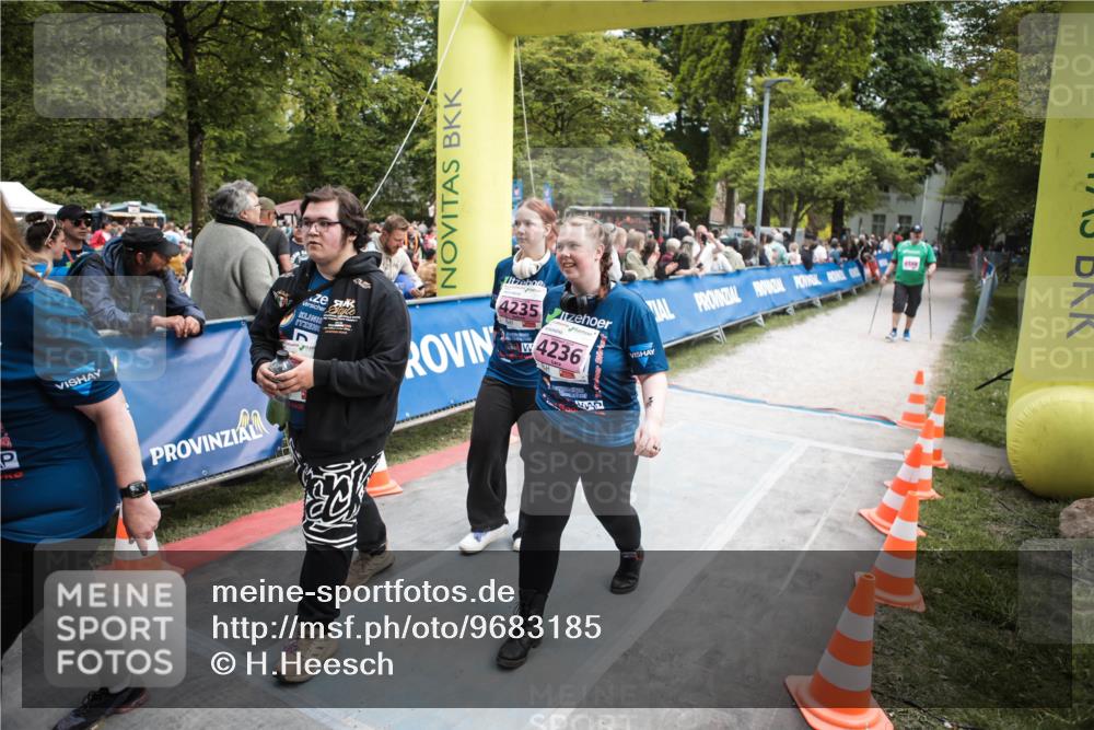 09.05.2026 - Störlauf H.Heesch http://msf.ph/oto/9683185 09.05.2026 18:24:54 Ziel 4235, 4236, 0 meine-sportfotos.de