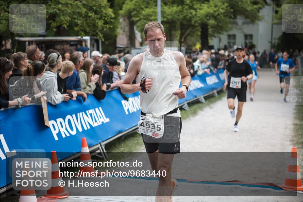 09.05.2026 - Störlauf H.Heesch http://msf.ph/oto/9683440 09.05.2026 18:43:00 Ziel 2026, 4935, 4757 meine-sportfotos.de