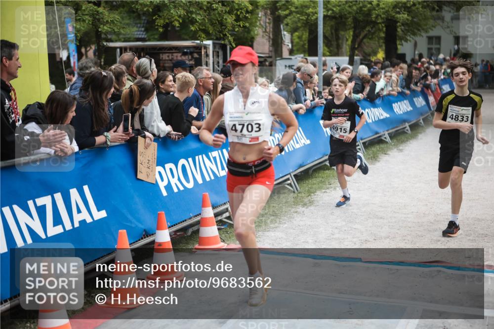09.05.2026 - Störlauf H.Heesch http://msf.ph/oto/9683562 09.05.2026 18:45:13 Ziel 2019, 4833, 4703, 4915 meine-sportfotos.de