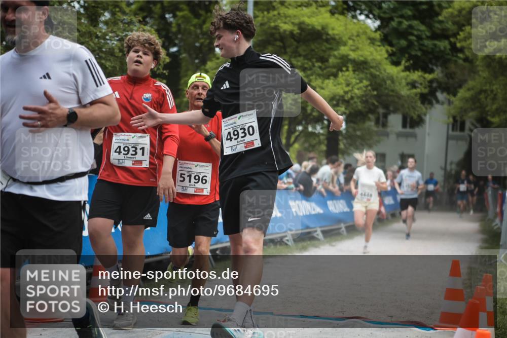 09.05.2026 - Störlauf H.Heesch http://msf.ph/oto/9684695 09.05.2026 18:53:54 Ziel 2026, 4931, 5196, 2026, 4930 meine-sportfotos.de