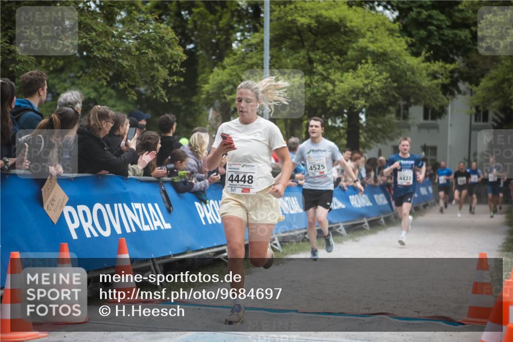 09.05.2026 - Störlauf H.Heesch http://msf.ph/oto/9684697 09.05.2026 18:53:56 Ziel 4448, 4525, 4422 meine-sportfotos.de