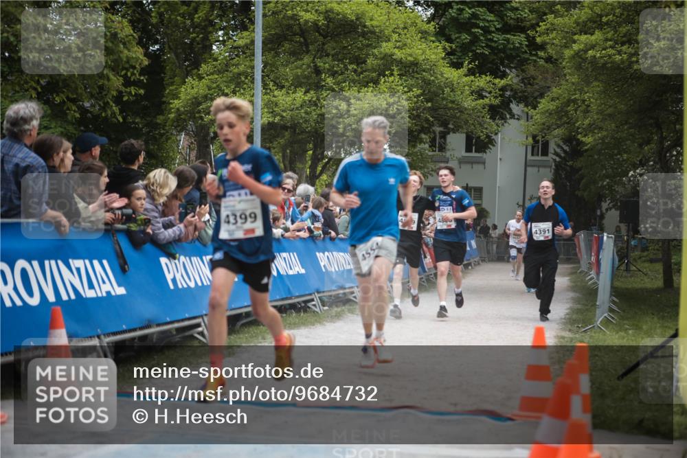 09.05.2026 - Störlauf H.Heesch http://msf.ph/oto/9684732 09.05.2026 18:54:23 Ziel 4399, 4554, 4391 meine-sportfotos.de