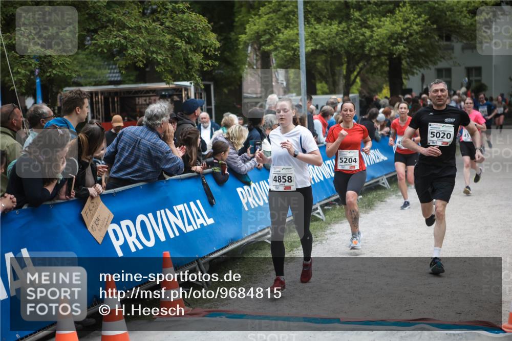 09.05.2026 - Störlauf H.Heesch http://msf.ph/oto/9684815 09.05.2026 18:55:23 Ziel 4858, 5204, 5020 meine-sportfotos.de