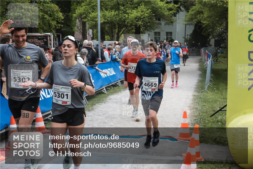 09.05.2026 - Störlauf H.Heesch http://msf.ph/oto/9685049 09.05.2026 18:58:24 Ziel 2026, 5302, 1, 98, 5301, 472, 4669, 5303 meine-sportfotos.de