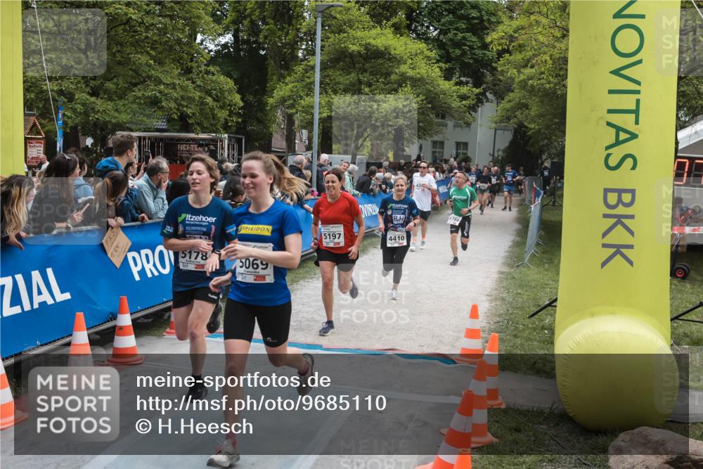 09.05.2026 - Störlauf H.Heesch http://msf.ph/oto/9685110 09.05.2026 18:59:04 Ziel 5197, 5178, 5069, 4410, 4410 meine-sportfotos.de
