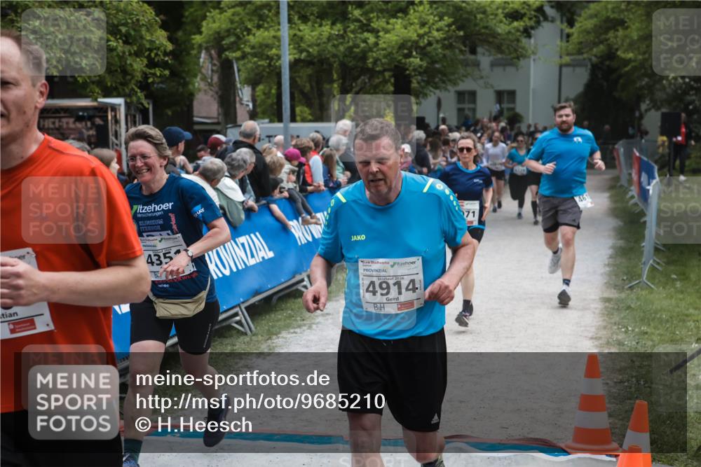 09.05.2026 - Störlauf H.Heesch http://msf.ph/oto/9685210 09.05.2026 19:00:19 Ziel 2026, 435, 2026, 4914, 71, 461 meine-sportfotos.de
