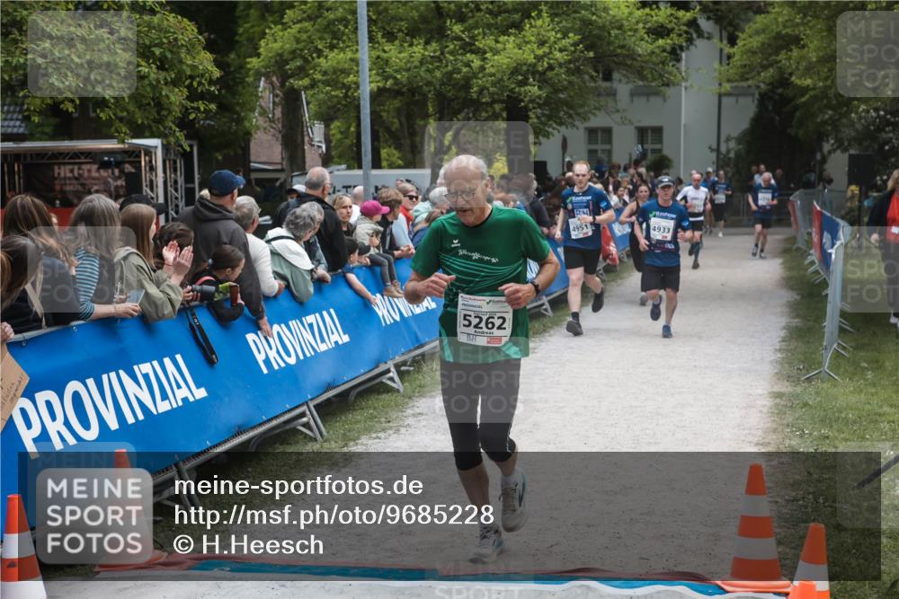 09.05.2026 - Störlauf H.Heesch http://msf.ph/oto/9685228 09.05.2026 19:00:28 Ziel 5262, 4951, 4933, 123 meine-sportfotos.de