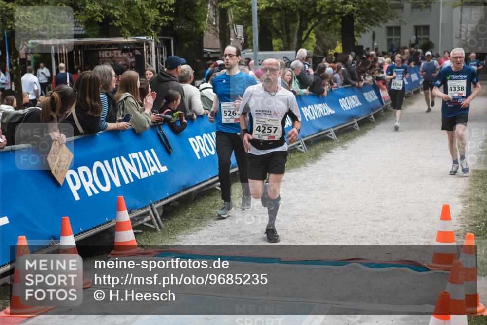 09.05.2026 - Störlauf H.Heesch http://msf.ph/oto/9685235 09.05.2026 19:00:35 Ziel 10, 5267, 4257, 4514, 4338 meine-sportfotos.de