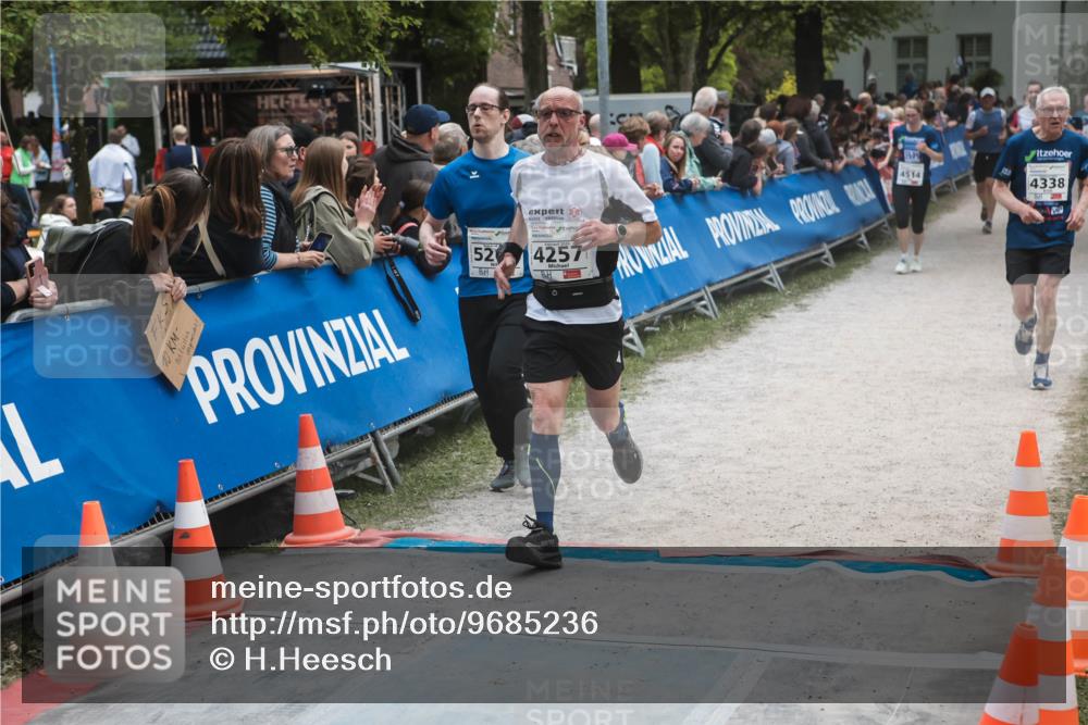 09.05.2026 - Störlauf H.Heesch http://msf.ph/oto/9685236 09.05.2026 19:00:35 Ziel 10, 52, 4257, 4514, 4338 meine-sportfotos.de